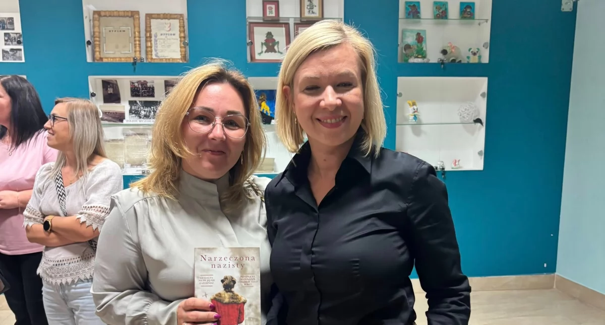 Spotkanie z Barbarą Wysoczańską w Dąbiu przyciągnęło miłośników historii i literatury