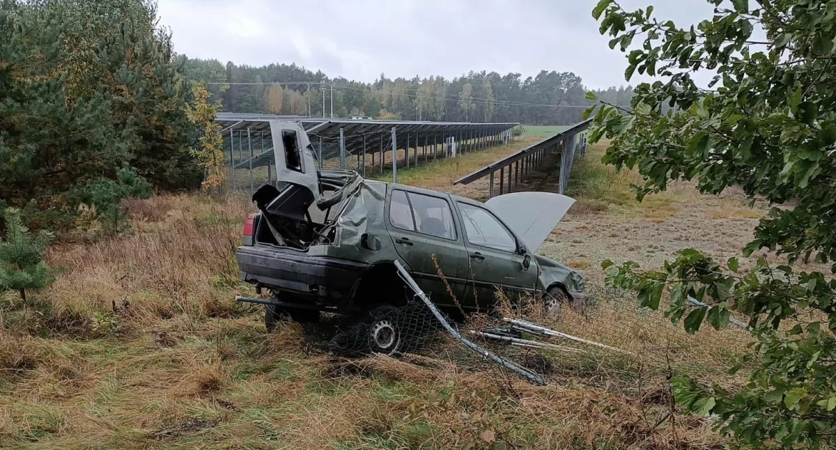 Dachowanie Volkswagena w Szczałbie. 47-latek z gminy Krzywda trafił do szpitala (AKTUALIZACJA)