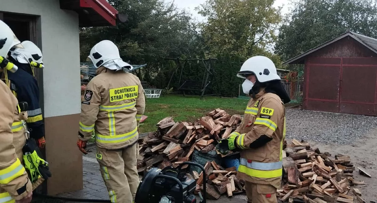 Pożar w Józefowie! Strażacy walczyli z ogniem w kotłowni