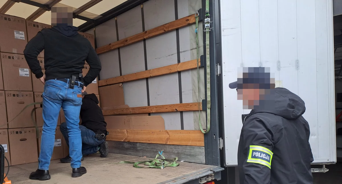 Zniknęły setki ekspresów do kawy z ciężarówki! Policja odzyskała sprzęt wart 300 tysięcy złotych [WIDEO]