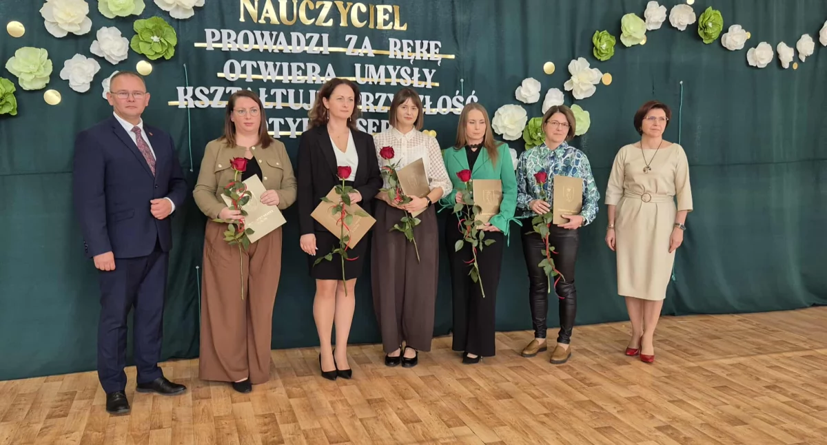 Łuków uhonorował nauczycieli. Nagrody Burmistrza, medale KEN i gratulacje władz