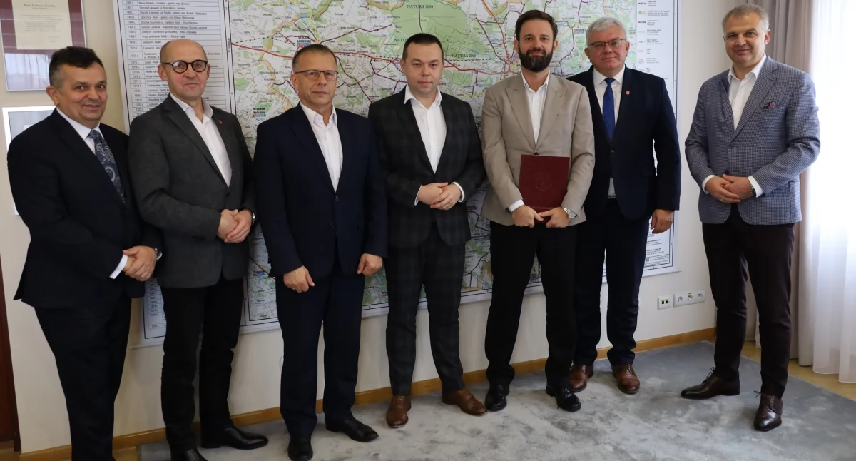 Rusza przebudowa drogi w Rzymach Rzymkach. Powiat podpisał umowę z wykonawcą