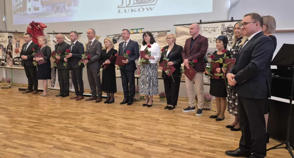 Powiatowe Obchody Dnia Edukacji Narodowej w Łukowie. Nauczyciele z całego powiatu odebrali nagrody [ZDJĘCIA]