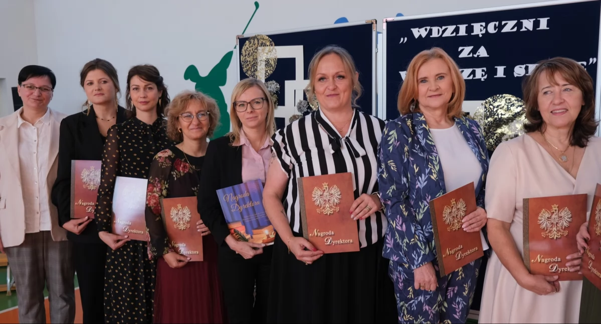 Wielkie święto w „Czwórce” w Łukowie. Dyrektor i Burmistrz uhonorowali nauczycieli