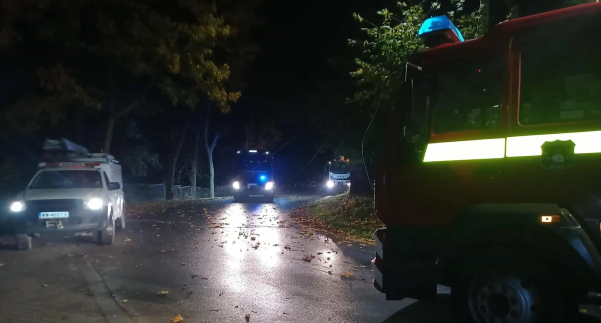 Zerwana linia energetyczna w Burcu. Interweniowały cztery służby