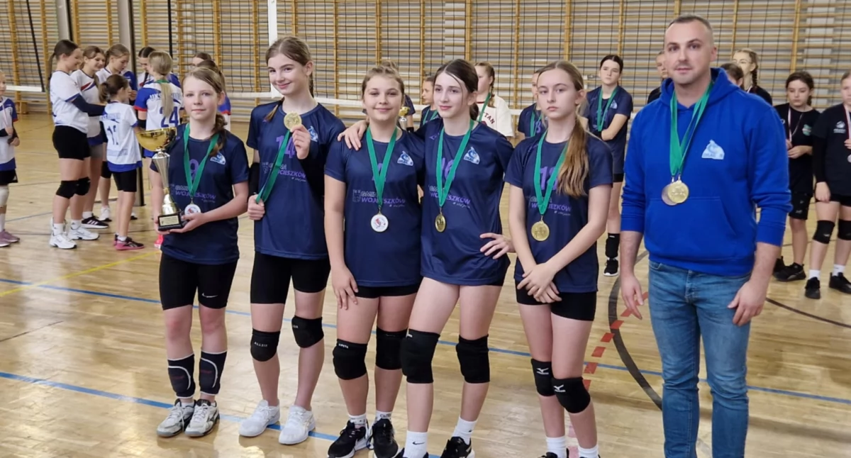 Podwójne podium dla Dragona Wojcieszków! Siatkarki zdominowały turniej w Jabłoniu