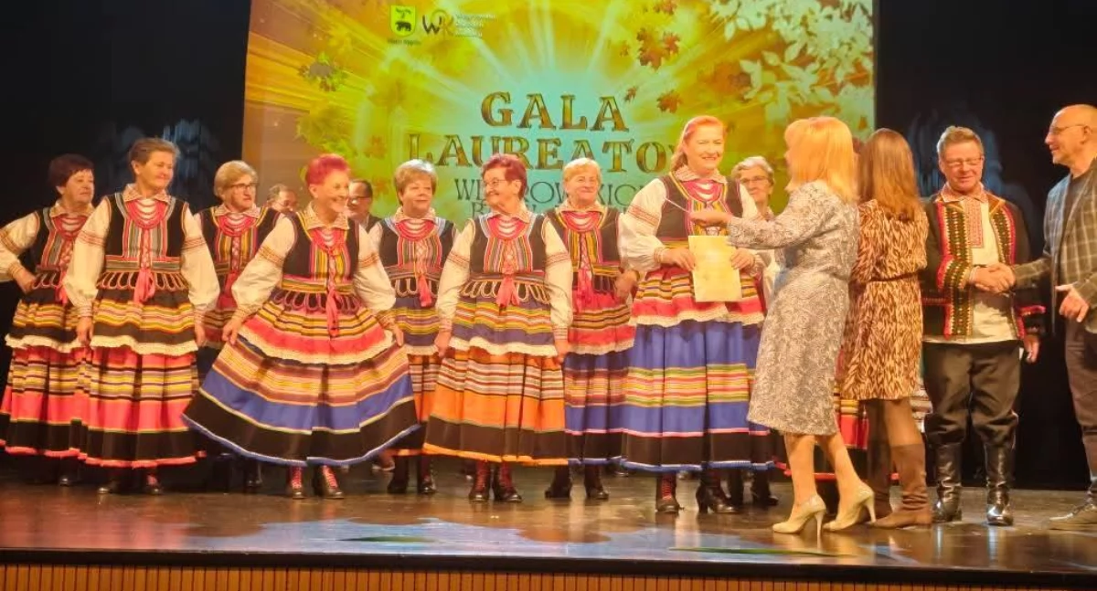 „Niezapominajki” z Dminina z sukcesem w Węgrowie! Zespół zdobył drugą nagrodę