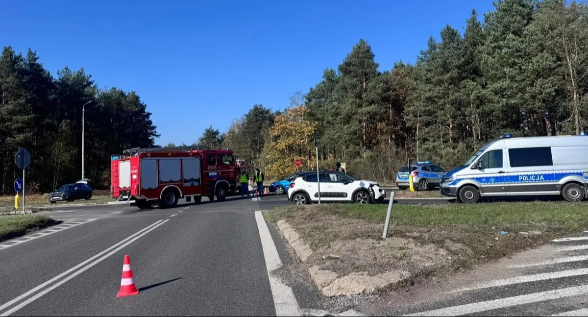 Groźny wypadek na skrzyżowaniu z DK 76. Motocyklista trafił do szpitala
