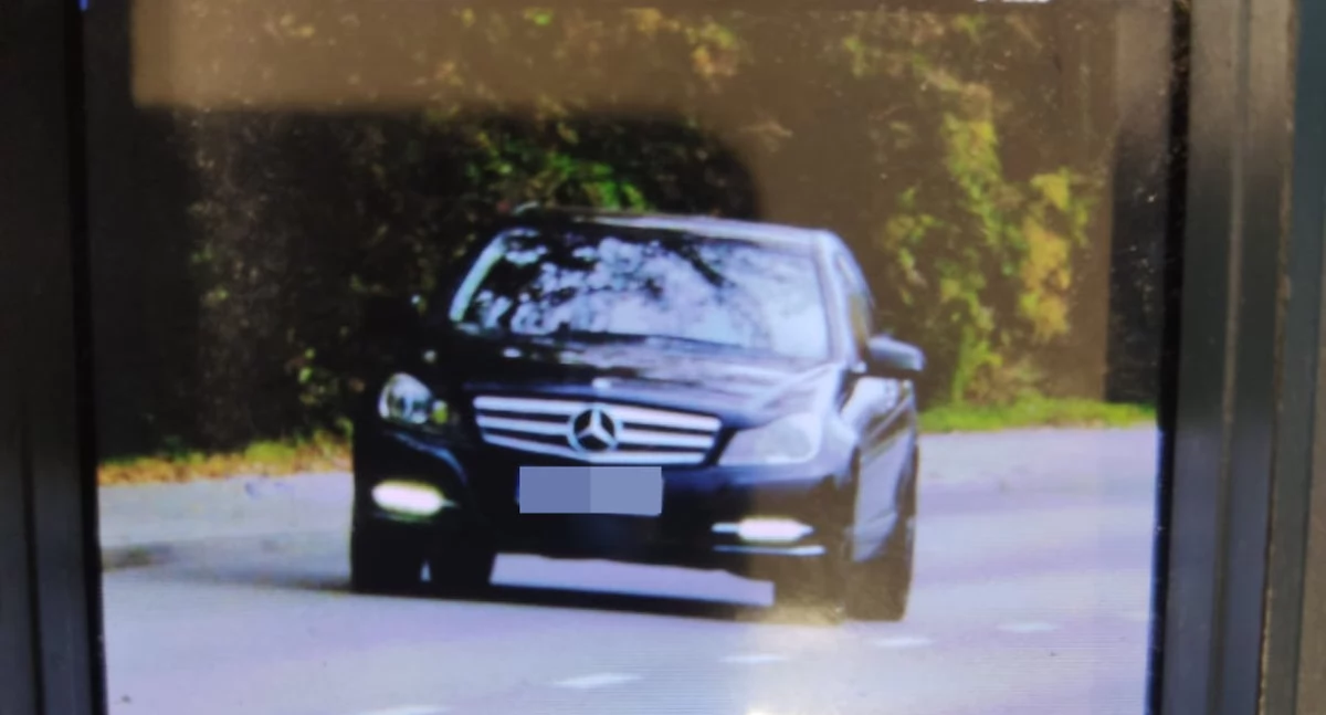 Pędził ponad 100 km/h w terenie zabudowanym. Stracił prawo jazdy i czeka go ponowny egzamin