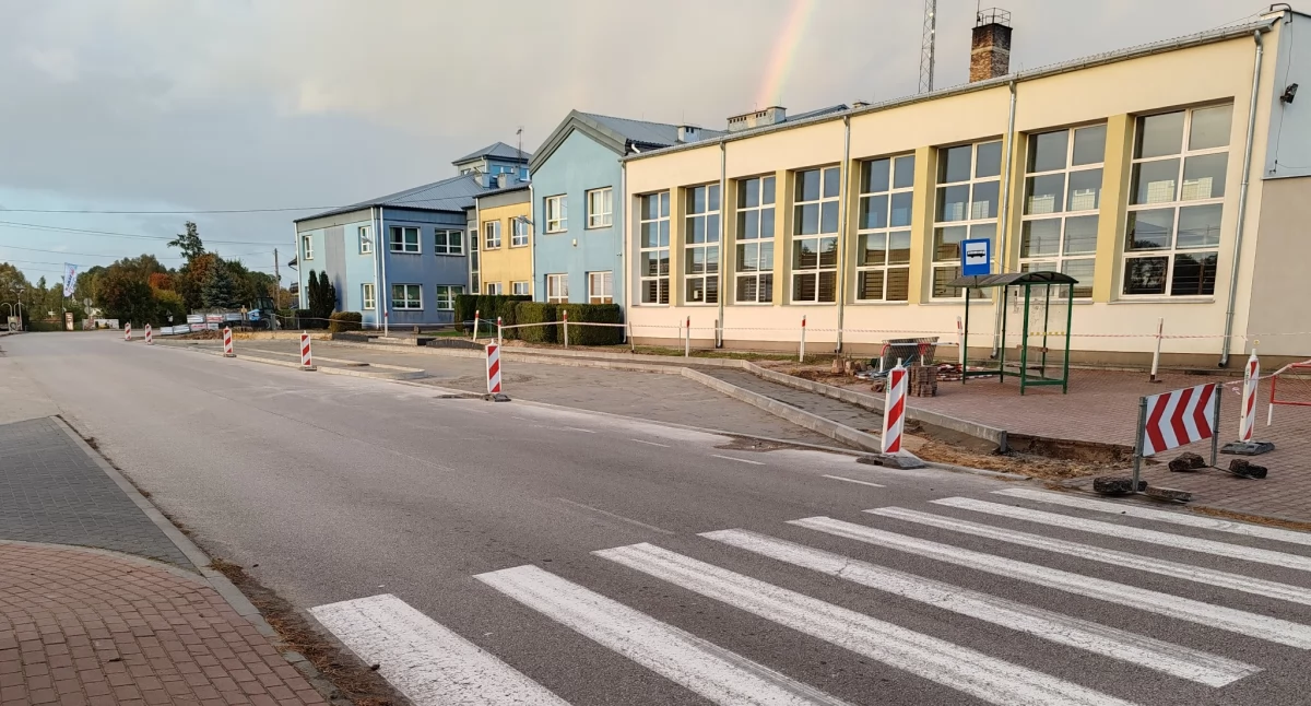 Nowy chodnik i zatoka w Trzebieszowie Drugim. Wójt dziękuje za bezpieczną inwestycję