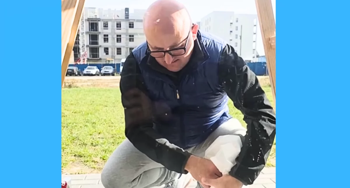 Błysk i dobro: Artur Czubaszek myje okna po licytacji WOŚP – Niezwykła pomoc w Łukowie (WIDEO)