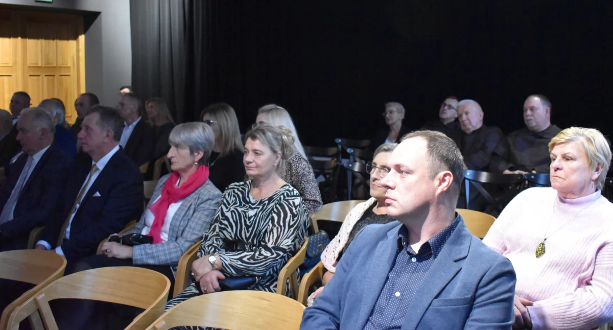 Opoka Podlasia i Karmelu: Nowa Monografia o Karmelitach w Woli Gułowskiej