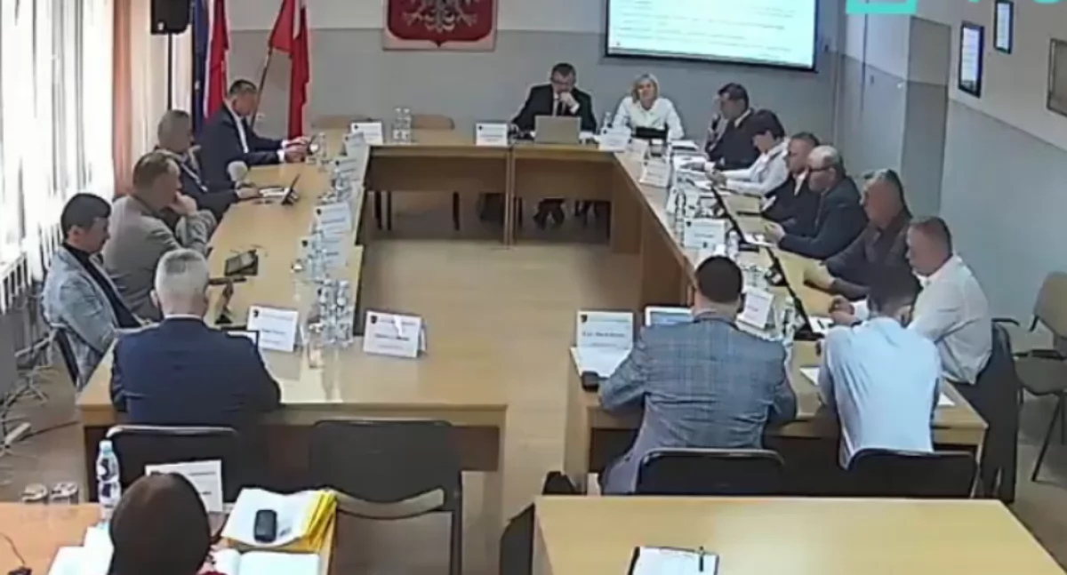 Deficyt Trzebieszowa rośnie mimo oszczędności: Sprawdź, na co Rada Gminy przeznaczyła 1,3 mln zł 