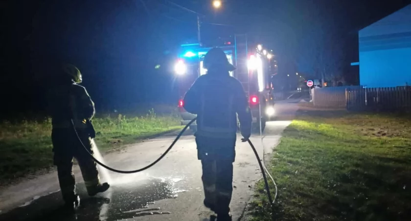 Interwencja w Starej Gąsce: Usunięto rozlaną substancję