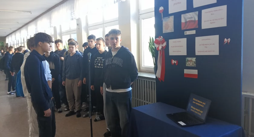 Rozśpiewana przerwa: Patriotyczne karaoke w ZS nr 1 (GALERIA)
