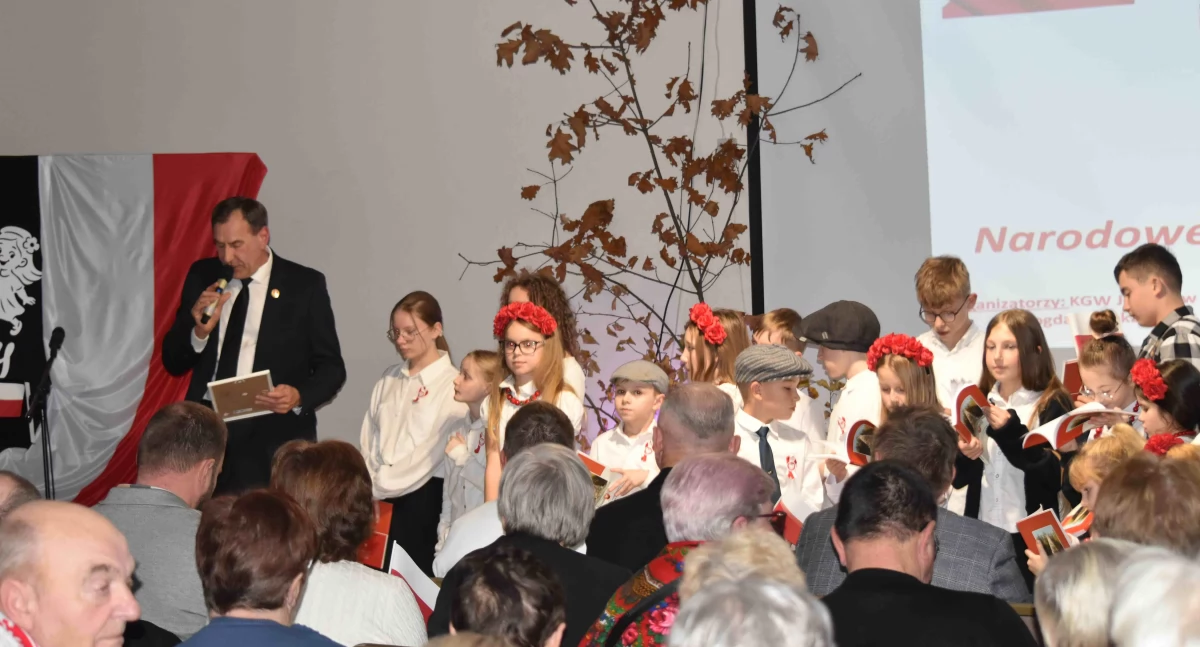 Pamięć, która łączy pokolenia: Wieczornica patriotyczna w Jedlance (GALERIA) 