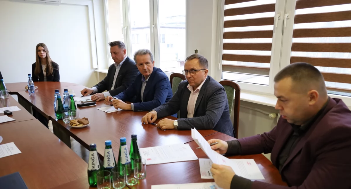 Młodzi radni zaczynają pracę: Prezydium MRP spotkało się z Zarządem Powiatu Łukowskiego