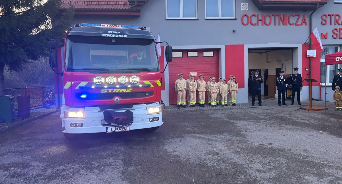 Serokomla. Nowy wóz bojowy i uroczyste ślubowanie młodzieży w OSP (WIDEO)