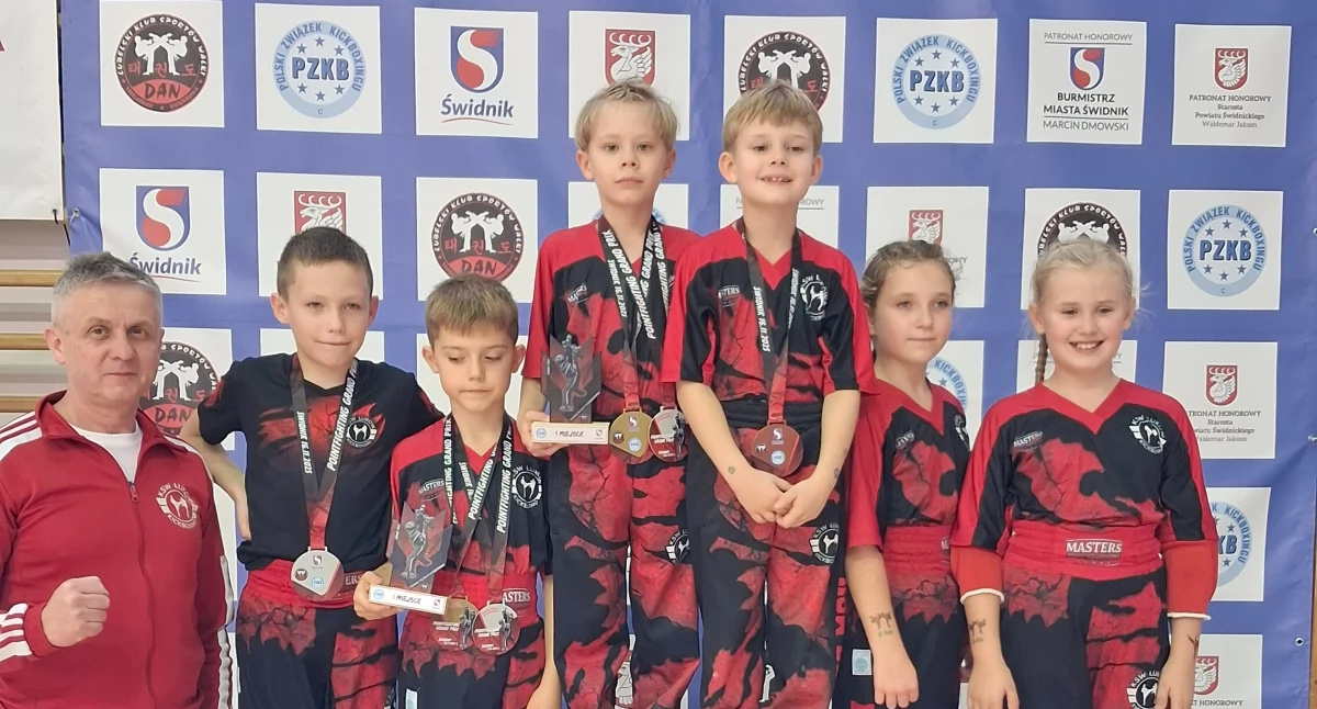 Sukces KSW Łuków: Dwa Puchary Polski dla dzieci w Kickboxingu!