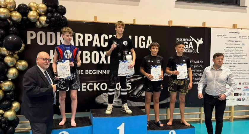 Łukowski Klub KMSW STRIKEFORCE Najlepszy na Lidze Kickboxingu: 13 Medali i Puchar dla Mistrzów!