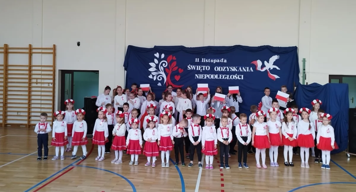 Uczniowie Zespołu Szkół w Rolach uczcili Niepodległość 