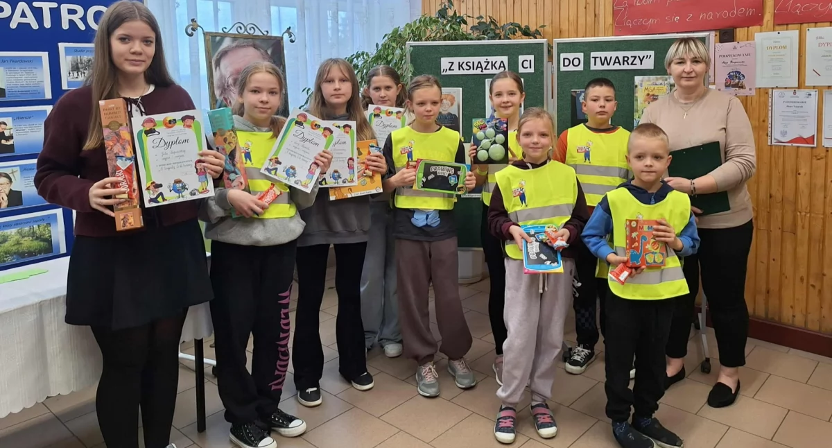 Z książką im do twarzy! Uczniowie z Mysłowa wykazali się kreatywnością w konkursie czytelniczym