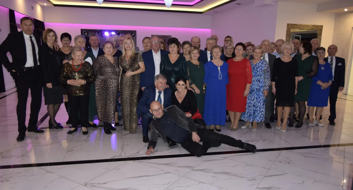 Huczny Bal Andrzejkowy w Starych Kobiałkach! Zobacz, jak Seniorzy 