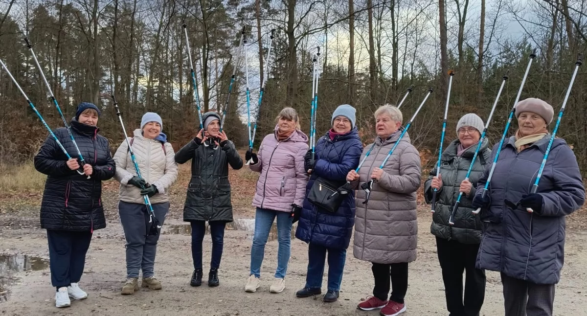 Zero nudy u seniorów z Gminy Łuków! Aktywność, śmiech i nordic walking!
