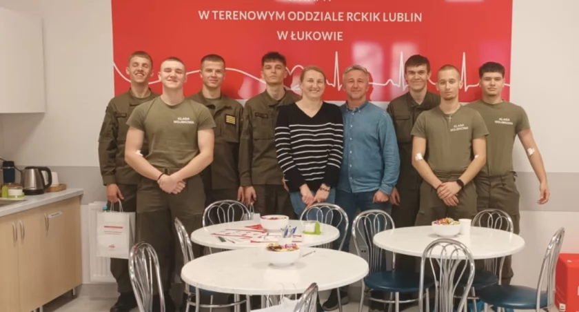 Uczniowie z Radoryża Smolanego dają cząstkę siebie! Wielka akcja krwiodawstwa pomaga Agatce i innym potrzebującym