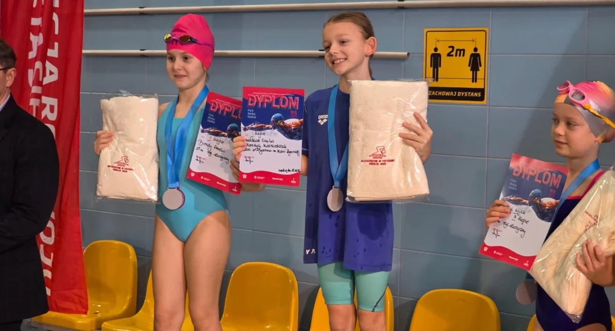   Delfinek płynie po 12 medali! Zawodnicy z Łukowa pokazali klasę! (FOTO)