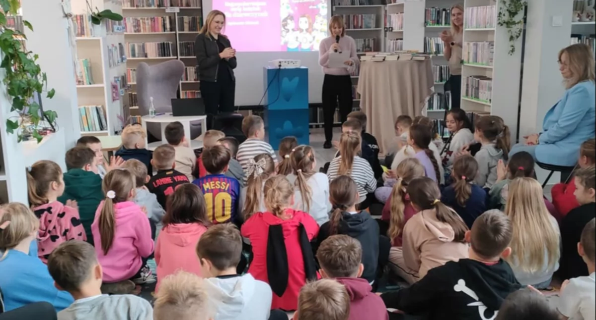 Agnieszka Mielech w Stoczku Łukowskim. Zobacz, co autorka Emi zdradziła młodym czytelnikom.