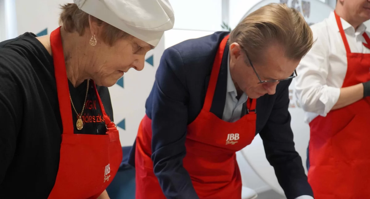 Starosta Łukowski Dariusz Szustka patronem warsztatów kulinarnych KGW: Wołowina po wojcieszkowsku (GALERIA) 