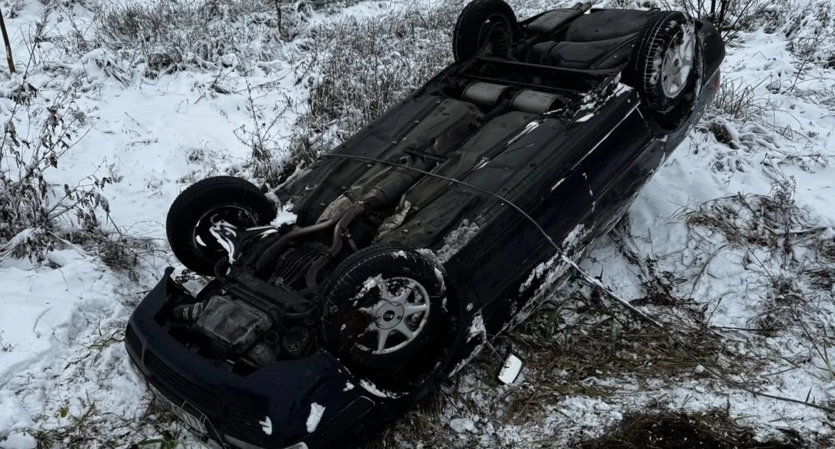 Dramat na drodze!  Dachowanie audi w Konorzatce. Kierowca ... (FOTO)