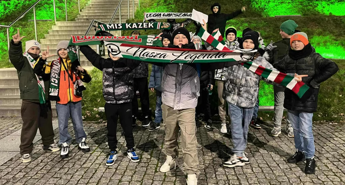 Młodzi sportowcy z Łukowa poczuli atmosferę ekstraklasy. Wyjazd na mecz Legia – Lechia