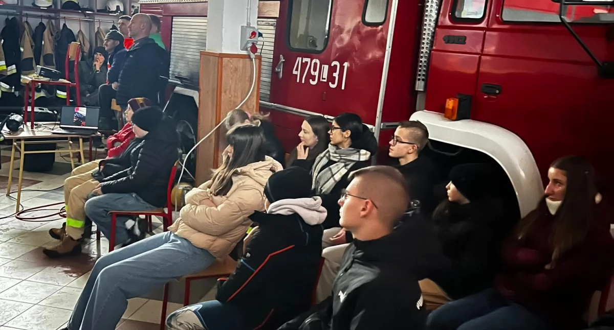 Młodzieżowa drużyna pożarnicza z Serokomli rozpoczyna szkolenia na nowym Renault