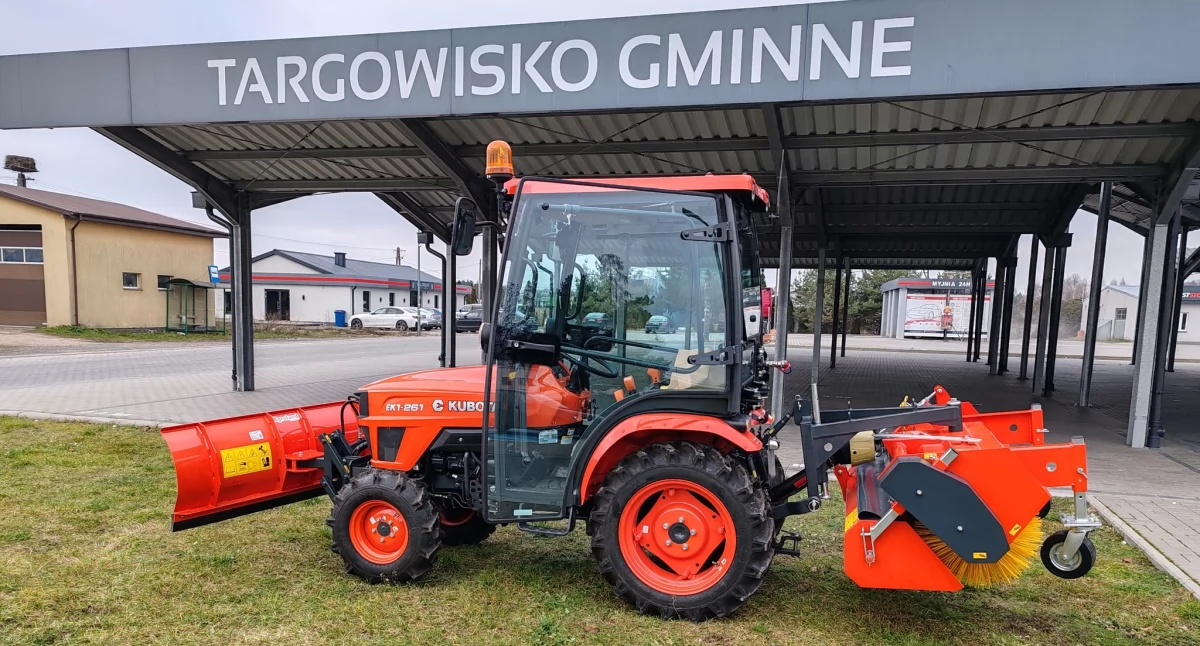 Trzebieszów: nowy ciągniczek i odchwaszczarka