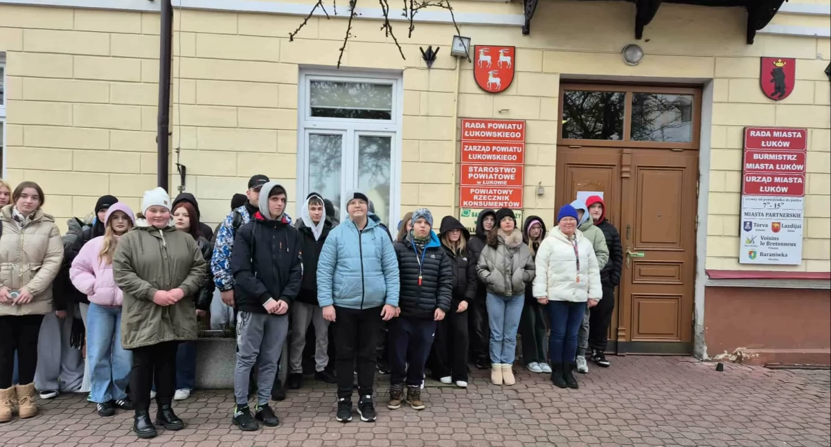 Uczniowie ZS nr 2 zajrzeli za kulisy władzy. Czego dowiedzieli się w urzędzie?