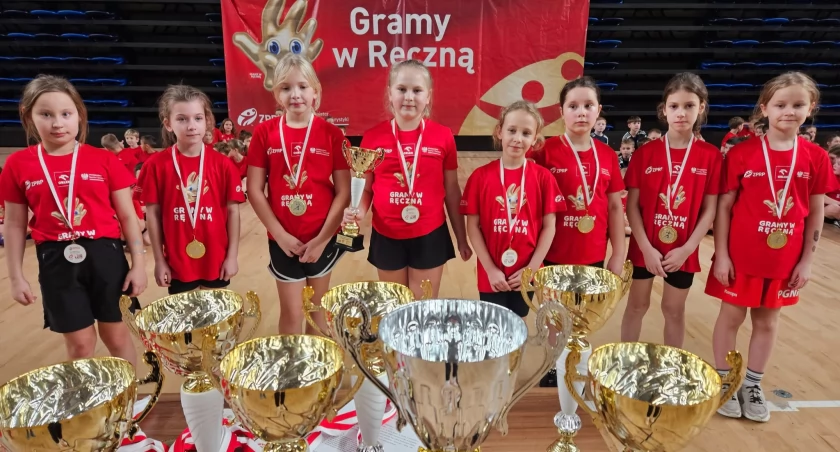   Turniej Gramy w Ręczną: Sukces uczniów Szkoły Podstawowej nr 1 w Łukowie w Puławach