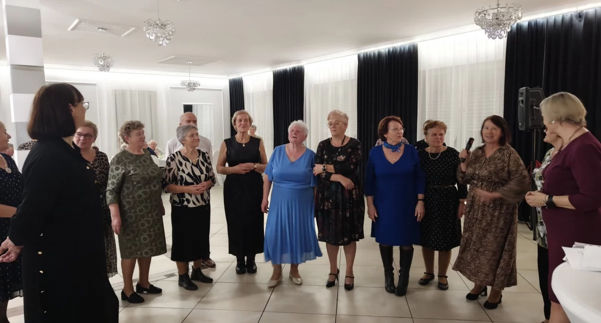 Wojcieszków: Seniorzy bawili się na Andrzejkach CUS! Były wróżby, taniec i śpiew