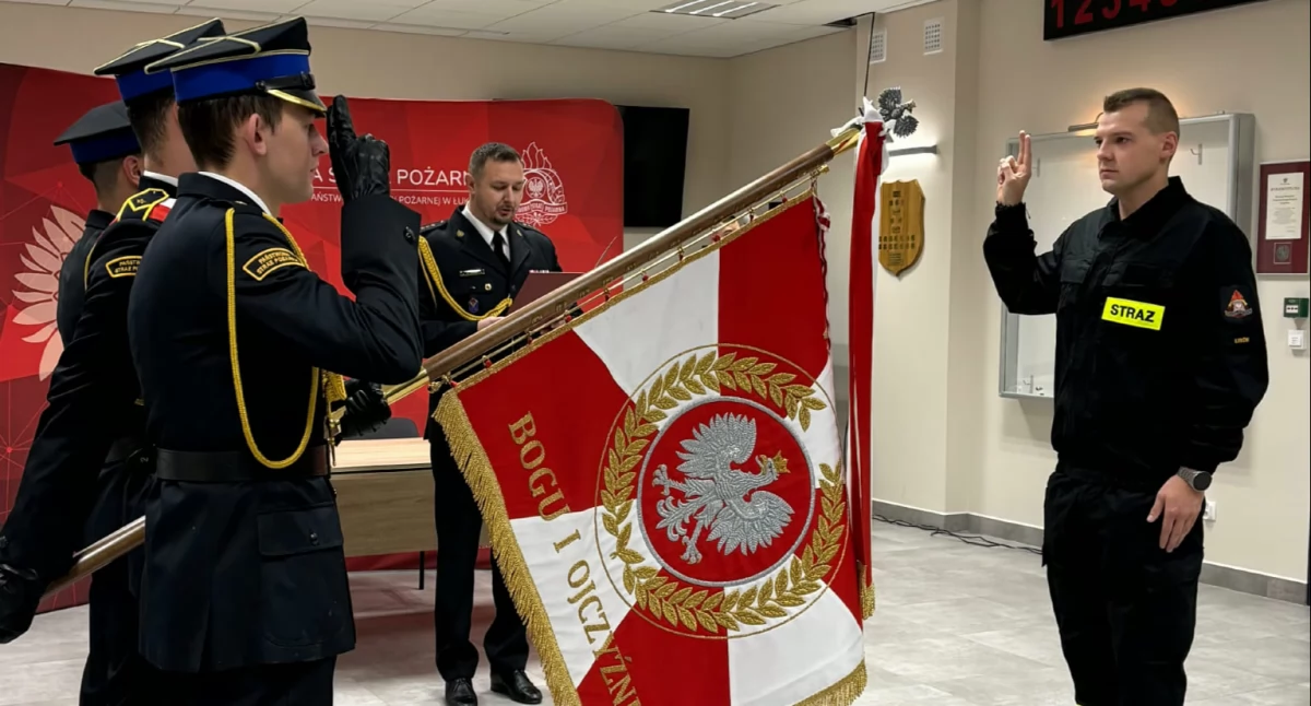 Nowy strażak w szeregach PSP Łuków: Uroczyste ślubowanie str. Huberta Kupienia