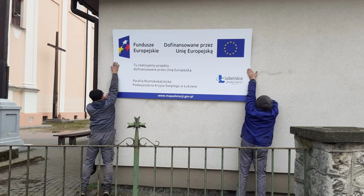 Znany parking w Łukowie zmienia się nie do poznania! Zobacz, co sfinansowała Unia!