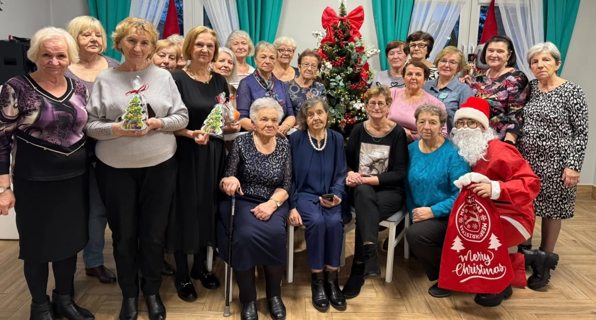 Zobacz, ile worków prezentów Mikołaj zostawił seniorkom łukowskiej ŁSM!