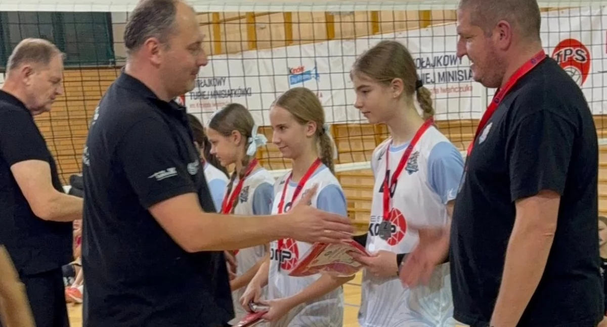Nasze siatkarki w czołówce! Świetne wyniki dziewczynek z gminy Wojcieszków