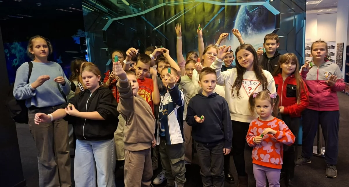 Szkoła w Fiukówce leciała do Warszawy: Zobacz, jak uczniowie zostali detektywami, astronautami i widzieli film 4D!