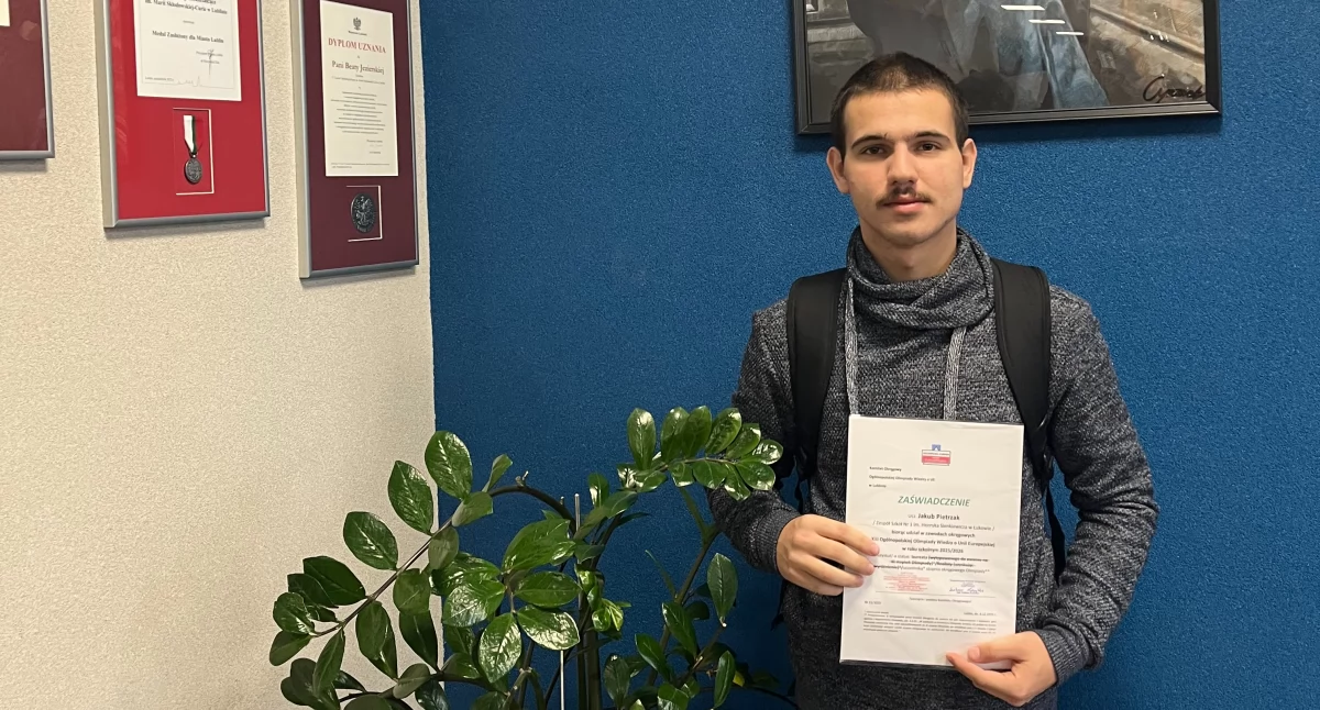 Uczeń z Łukowa walczył w Lublinie o Studia. Jakub Pietrzak z ZS nr 1 na Ogólnopolskiej Olimpiadzie Wiedzy o Unii Europejskiej