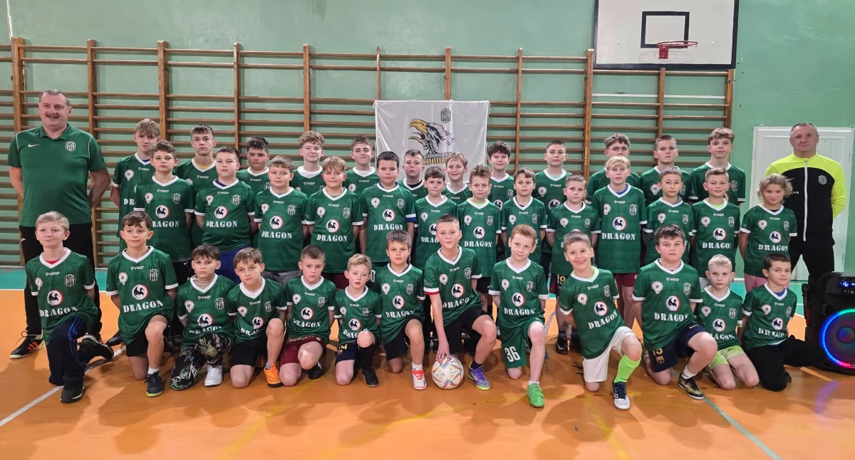 Świąteczna moc sportowej rodziny: Ar-Tig Huta Dąbrowa z nowym wsparciem dla młodzieży