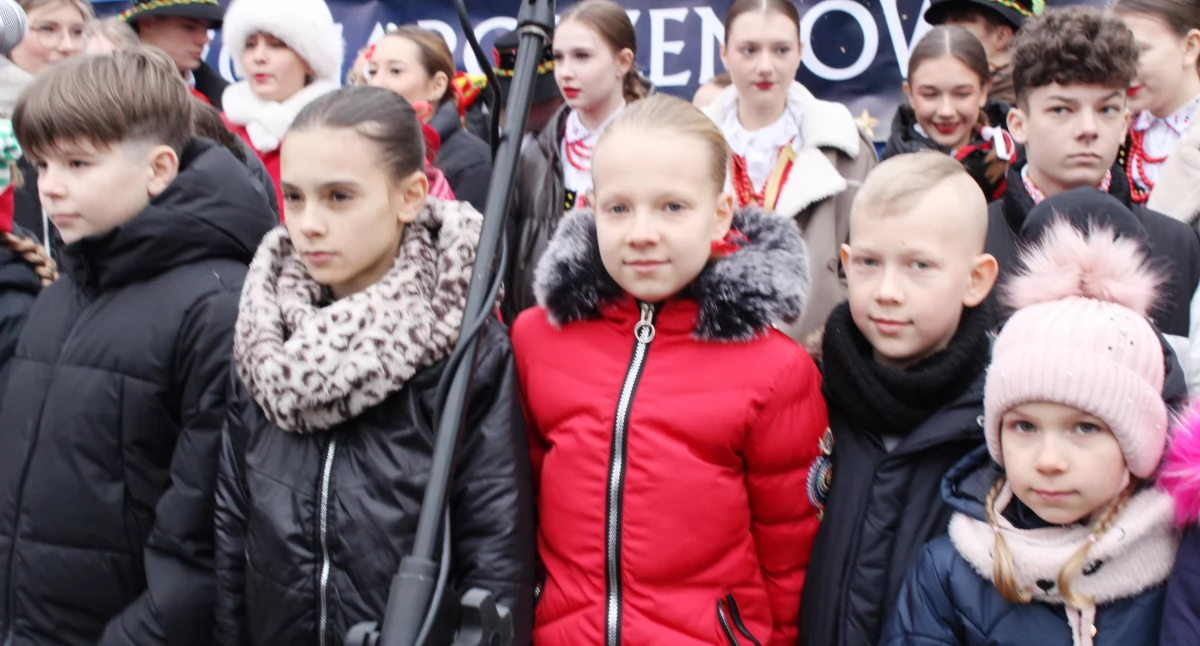 Jarmark Bożonarodzeniowy w Łukowie: Wspólne świętowanie mieszkańców miasta i gminy na placu Solidarności i Wolności