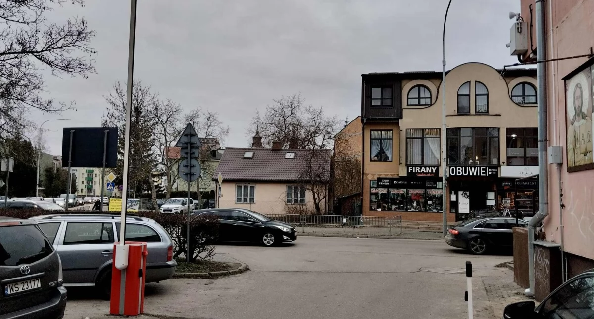 Szlabany na osiedlu Chącińskiego zaczną działać po Nowym Roku. Łukowska Spółdzielnia Mieszkaniowa kończy montaż systemu