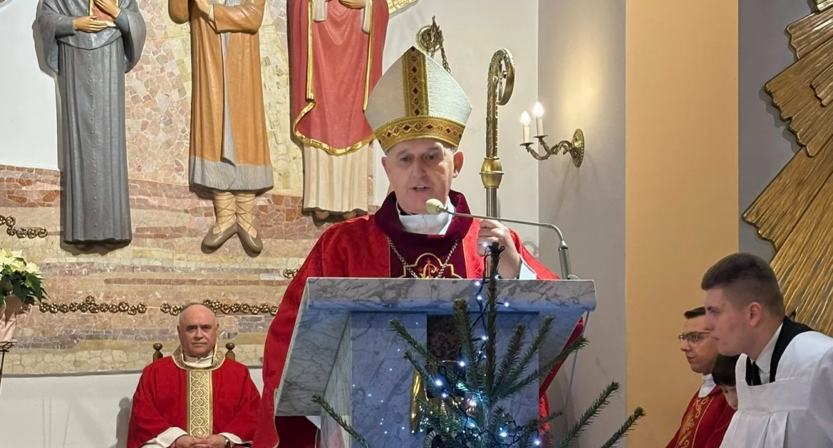 Biskup Grzegorz Suchodolski odwiedził parafię Matki Kościoła w Łukowie i spotkał się z wiernymi w święto św. Szczepana