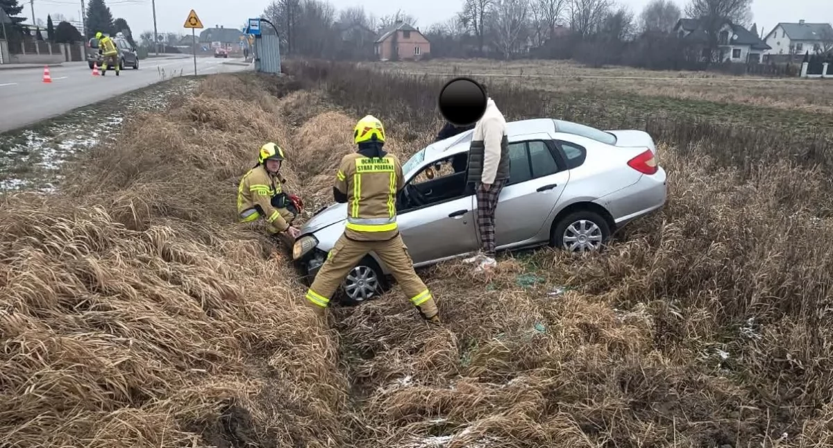 Świąteczna seria wypadków w powiecie. Dziecko w rozbitym aucie i kłopoty młodych kierowców